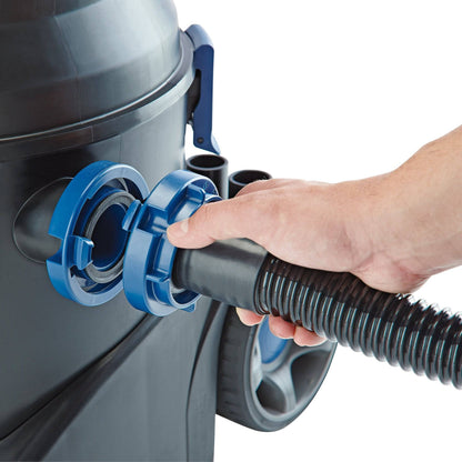 Drain with C-connection - On the pressure side, the PondoVac 5 has plastic C-connection for the discharge hose - reliable and sealed.